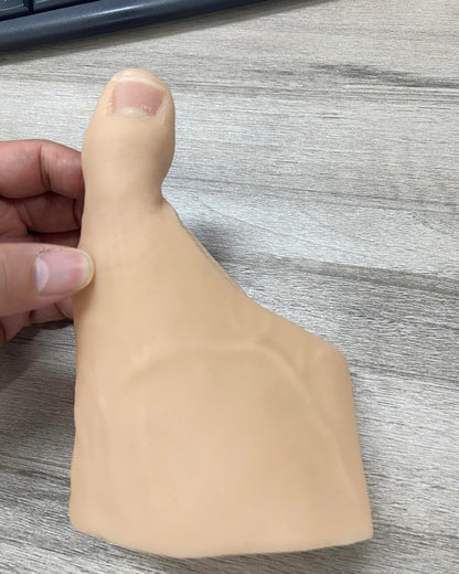 Attached prosthetic toe
